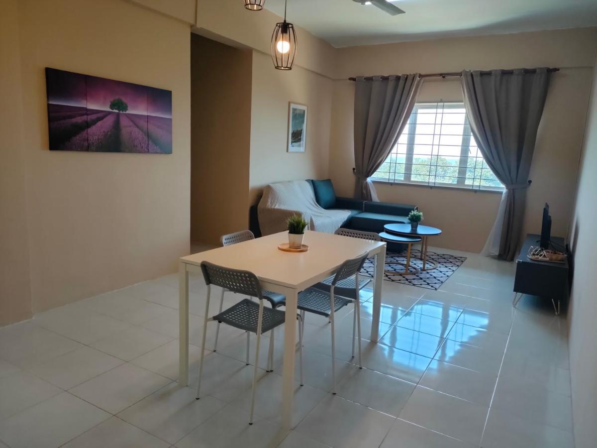 Sutra Damai Seaview Apartment *